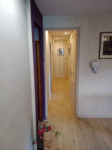 Maison familiale lumineuse avec grand potentiel – secteur calme