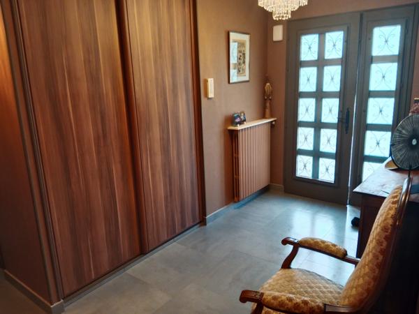 Maison familiale lumineuse avec grand potentiel – secteur calme