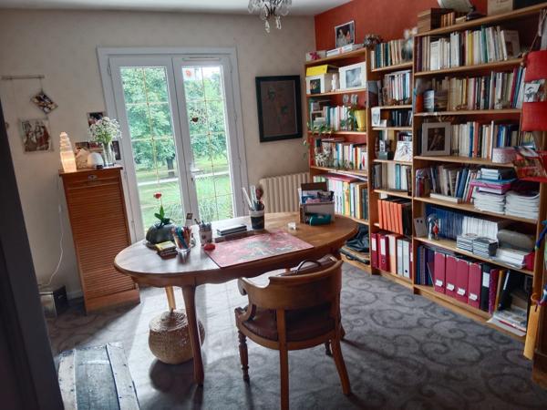 Maison familiale lumineuse avec grand potentiel – secteur calme