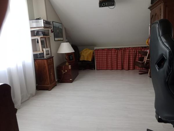 Maison familiale lumineuse avec grand potentiel – secteur calme