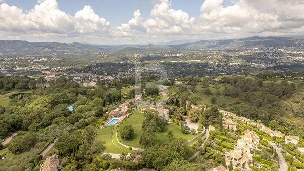 Villa exceptionnelle au sein du prestigieux Domaine de Castelleras