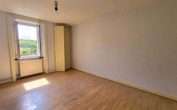 Maison à vendre    3 pièces • 78,25 m2 Saint-Victurnien