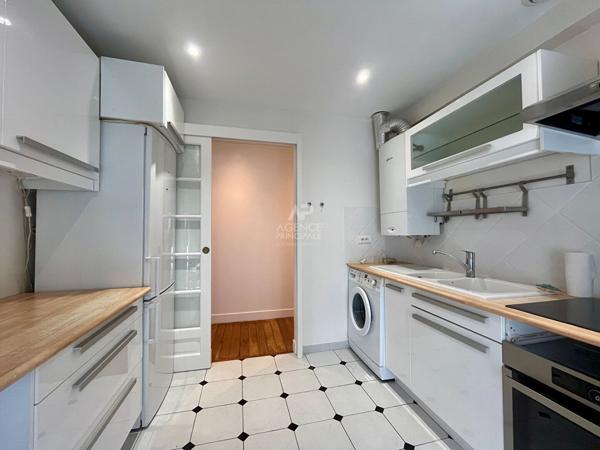 "Versailles Notre Dame" Comme une maison ! Duplex de caractère de 114m² au calme absolu, 1 Rue de la Paroisse ! Loyer 2 650 €/mois charges comprises **  - Référence  27695