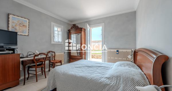 À vendre Maison 6 pièces 220 m² - Entraigues-sur-la-sorgue 84320