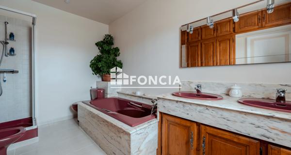 À vendre Maison 6 pièces 220 m² - Entraigues-sur-la-sorgue 84320