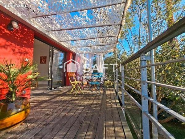 Maison familiale rénovée jardin terrasses garage