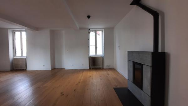 Ensemble immobilier rénové -Deux maisons indépendantes - Esprit loft derrière façade classique