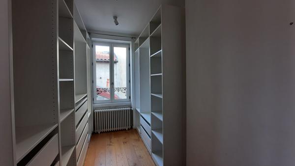 Ensemble immobilier rénové -Deux maisons indépendantes - Esprit loft derrière façade classique