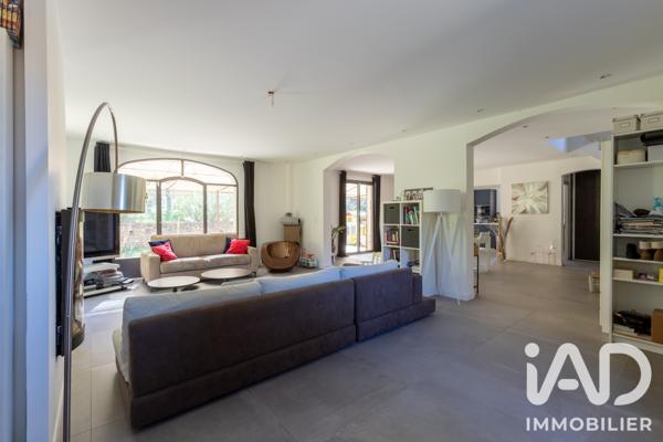Maison à vendre 6 pièces 205 m² Aix-en-Provence