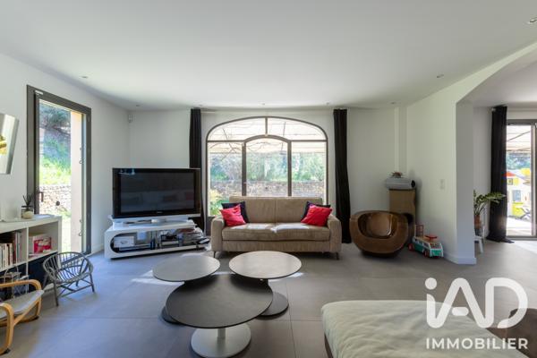 Maison à vendre 6 pièces 205 m² Aix-en-Provence