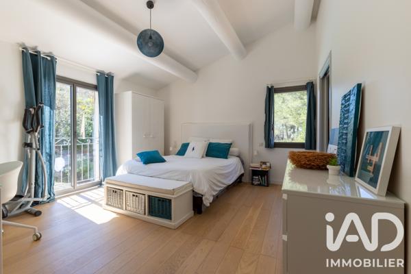 Maison à vendre 6 pièces 205 m² Aix-en-Provence