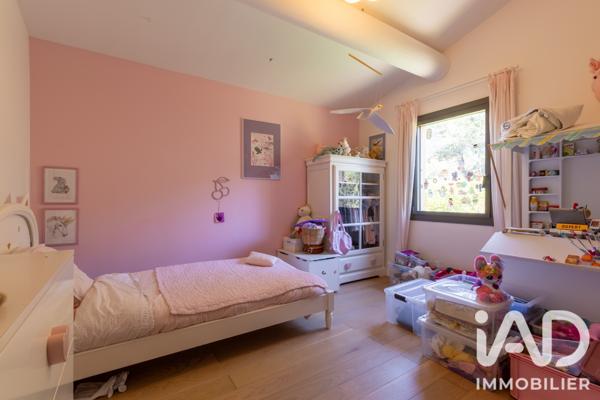 Maison à vendre 6 pièces 205 m² Aix-en-Provence