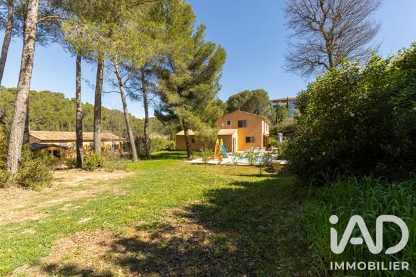 Maison à vendre 6 pièces 205 m² Aix-en-Provence