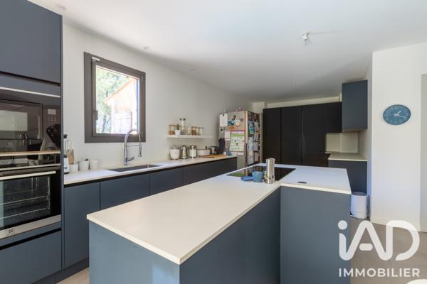 Maison à vendre 6 pièces 205 m² Aix-en-Provence