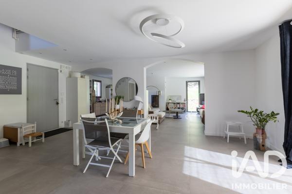 Maison à vendre 6 pièces 205 m² Aix-en-Provence