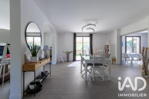 Maison à vendre 6 pièces 205 m² Aix-en-Provence