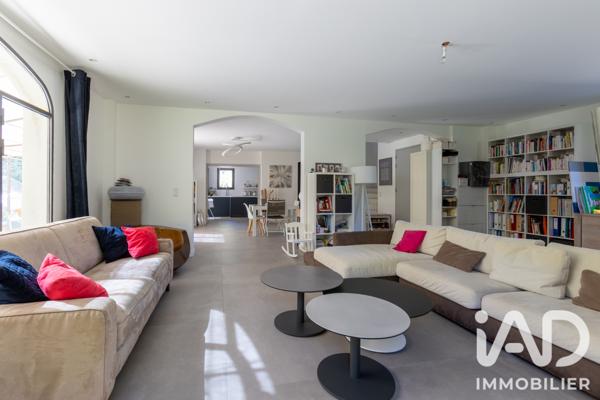 Maison à vendre 6 pièces 205 m² Aix-en-Provence