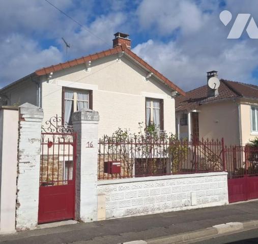 Sur la commune de VILLEMOMBLE (Seine-Saint-Denis) maison de 2 Pièces principales 