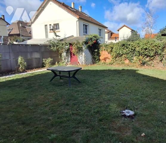 Sur la commune de VILLEMOMBLE (Seine-Saint-Denis) maison de 2 Pièces principales 