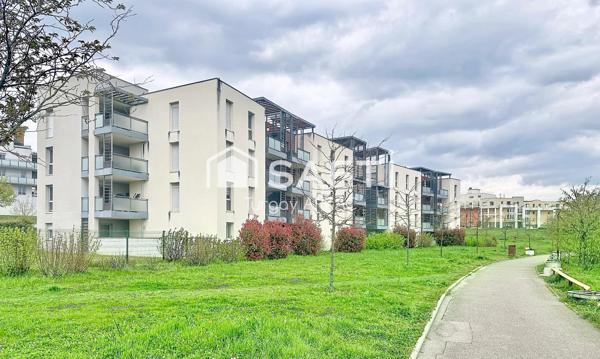 T2 lumineux avec grande terrasse et vue dégagée