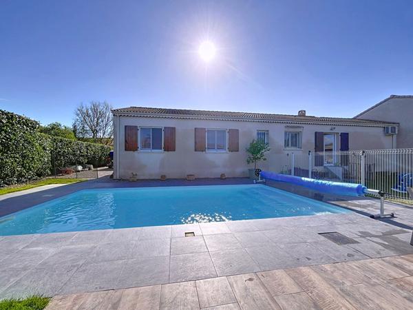 Villa Livron Sur Drome 4 chambres et Piscine, jardin , panneaux photovoltaïques.