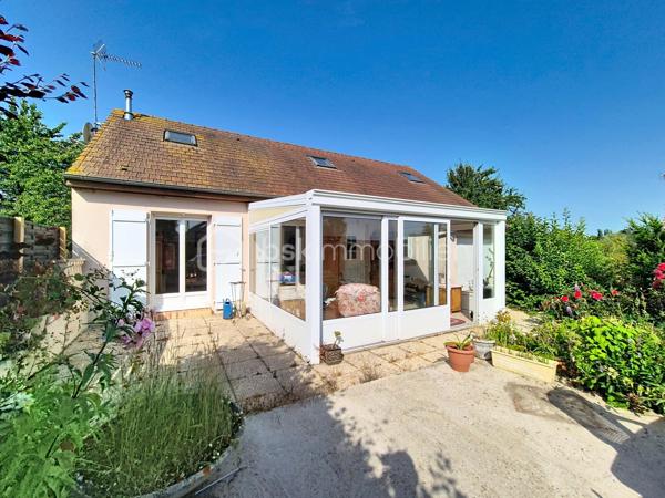 Située à 1,5 kms du centre de Beuzeville, dans une petite impasse, je vous invite à découvrir cette adorable maison traditionnelle, viable de plain-pied, construite sur vide sanitaire dans les années 2000. Au rez-de-chaussée, vous découvrirez un joli séjour/salon (avec poêle à granulés), donnant sur une véranda très lumineuse et offrant un espace de vie supplémentaire, une cuisine Schmidt (aménagée et équipée) ouverte sur le séjour, trois chambres (dont une avec placard et dressing), une salle d'eau et un wc. Vous trouverez également un vaste cellier, où se trouve l'escalier qui permet l'accès à l'étage de la maison, étage à finir d'aménager et composé d'un palier et de deux chambres. A l'extérieur, vous pourrez bénéficier d'un abri de jardin en bois avec porte motorisé, et d'un abri de jardin en métal. Le tout sur une parcelle de terrain clos d'environ 700 m².
Quelques informations sur ses prestations: Menuiseries en double vitrage, volets roulants, portail motorisé, assainissement par tout-à-l'égout.
Contactez moi pour toutes questions, et pour une éventuelle visite si ce bien répond à vos attentes !