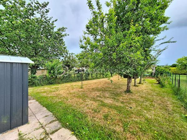 Située à 1,5 kms du centre de Beuzeville, dans une petite impasse, je vous invite à découvrir cette adorable maison traditionnelle, viable de plain-pied, construite sur vide sanitaire dans les années 2000. Au rez-de-chaussée, vous découvrirez un joli séjour/salon (avec poêle à granulés), donnant sur une véranda très lumineuse et offrant un espace de vie supplémentaire, une cuisine Schmidt (aménagée et équipée) ouverte sur le séjour, trois chambres (dont une avec placard et dressing), une salle d'eau et un wc. Vous trouverez également un vaste cellier, où se trouve l'escalier qui permet l'accès à l'étage de la maison, étage à finir d'aménager et composé d'un palier et de deux chambres. A l'extérieur, vous pourrez bénéficier d'un abri de jardin en bois avec porte motorisé, et d'un abri de jardin en métal. Le tout sur une parcelle de terrain clos d'environ 700 m².
Quelques informations sur ses prestations: Menuiseries en double vitrage, volets roulants, portail motorisé, assainissement par tout-à-l'égout.
Contactez moi pour toutes questions, et pour une éventuelle visite si ce bien répond à vos attentes !