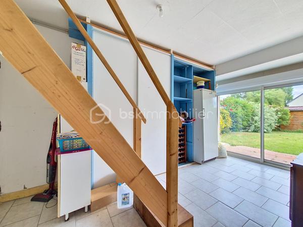 Située à 1,5 kms du centre de Beuzeville, dans une petite impasse, je vous invite à découvrir cette adorable maison traditionnelle, viable de plain-pied, construite sur vide sanitaire dans les années 2000. Au rez-de-chaussée, vous découvrirez un joli séjour/salon (avec poêle à granulés), donnant sur une véranda très lumineuse et offrant un espace de vie supplémentaire, une cuisine Schmidt (aménagée et équipée) ouverte sur le séjour, trois chambres (dont une avec placard et dressing), une salle d'eau et un wc. Vous trouverez également un vaste cellier, où se trouve l'escalier qui permet l'accès à l'étage de la maison, étage à finir d'aménager et composé d'un palier et de deux chambres. A l'extérieur, vous pourrez bénéficier d'un abri de jardin en bois avec porte motorisé, et d'un abri de jardin en métal. Le tout sur une parcelle de terrain clos d'environ 700 m².
Quelques informations sur ses prestations: Menuiseries en double vitrage, volets roulants, portail motorisé, assainissement par tout-à-l'égout.
Contactez moi pour toutes questions, et pour une éventuelle visite si ce bien répond à vos attentes !