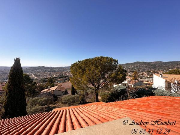 EXCLUSIVITE, MANOSQUE, vue d'exception  et atypisme pour cette villa de 126 m² signée LESENEY