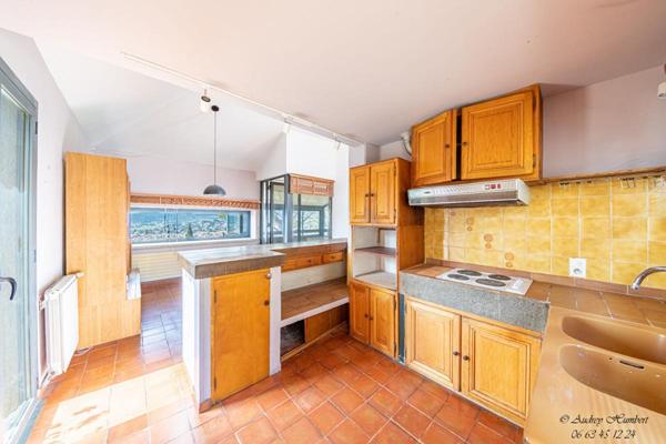 EXCLUSIVITE, MANOSQUE, vue d'exception  et atypisme pour cette villa de 126 m² signée LESENEY