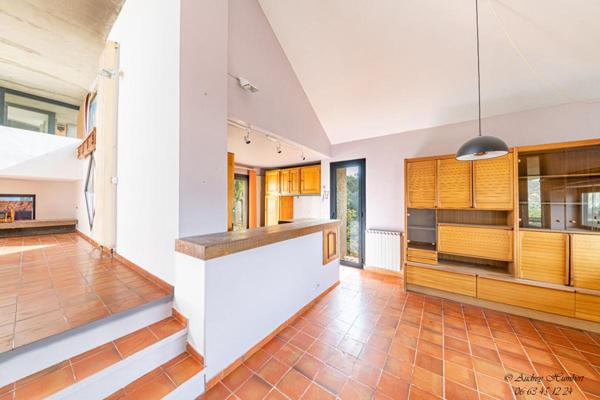 EXCLUSIVITE, MANOSQUE, vue d'exception  et atypisme pour cette villa de 126 m² signée LESENEY