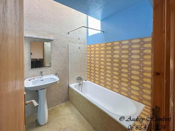 EXCLUSIVITE, MANOSQUE, vue d'exception  et atypisme pour cette villa de 126 m² signée LESENEY