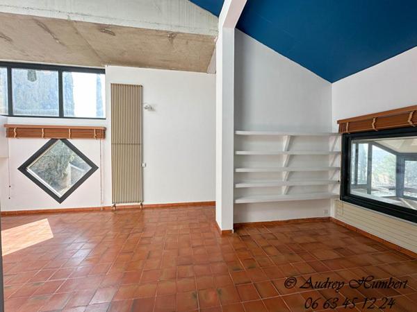 EXCLUSIVITE, MANOSQUE, vue d'exception  et atypisme pour cette villa de 126 m² signée LESENEY