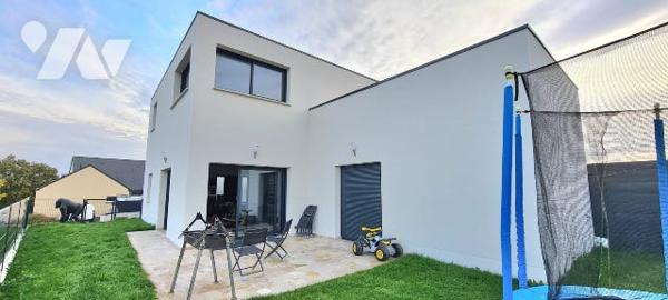 Pavillon à vendre Saint-Fort en Mayenne (53), comprenant :