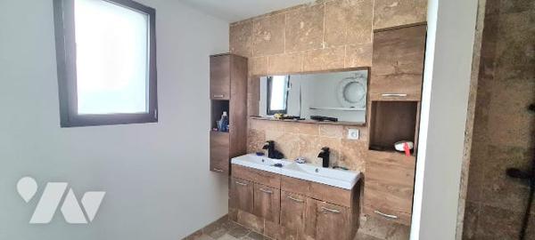 Pavillon à vendre Saint-Fort en Mayenne (53), comprenant :