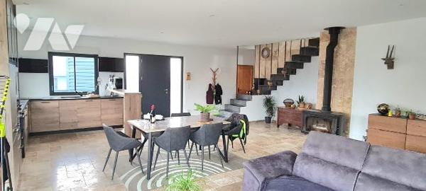 Pavillon à vendre Saint-Fort en Mayenne (53), comprenant :