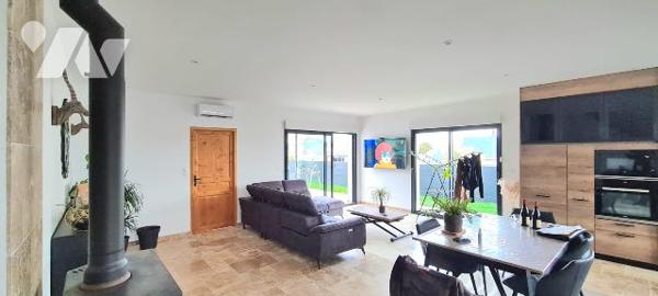 Pavillon à vendre Saint-Fort en Mayenne (53), comprenant :