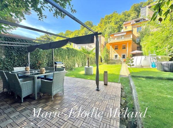 Maison Familiale Spacieuse à Réhon – 200 m², 6 Chambres, Jardin, 2 Garages