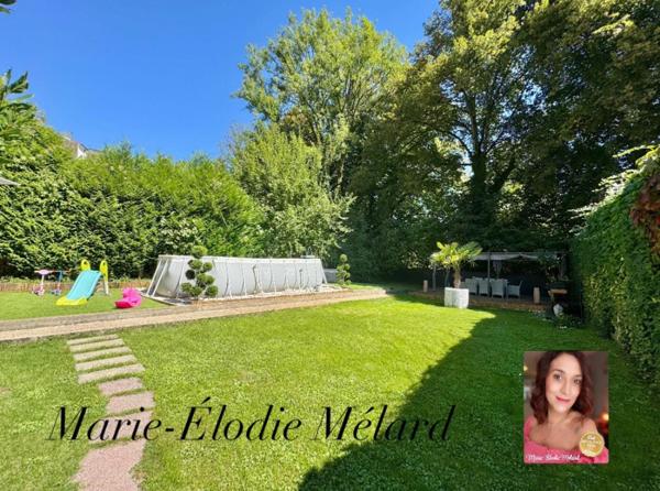 Maison Familiale Spacieuse à Réhon – 200 m², 6 Chambres, Jardin, 2 Garages