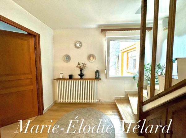 Maison Familiale Spacieuse à Réhon – 200 m², 6 Chambres, Jardin, 2 Garages