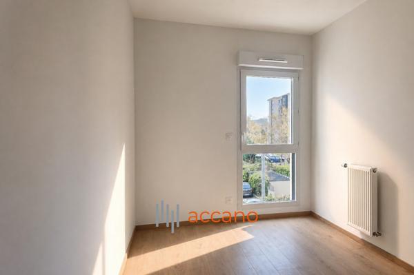 T3 71 m² calme absolu · Résidence 2025 sécurisée · Bus à 2 min · Lyon Saint-Paul en 17 min · Balcon Ouest · Francheville