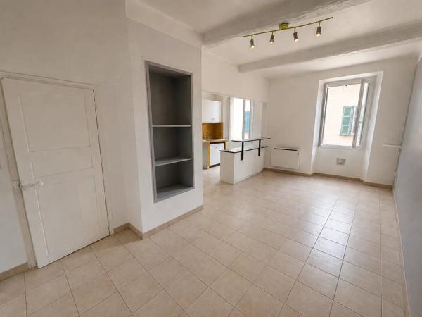 Vente                                                      Maison de ville
                        
                     3 pièces                      71 m2                     à Le Muy