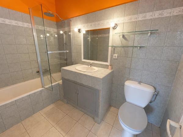 Vente                                                      Maison de ville
                        
                     3 pièces                      71 m2                     à Le Muy