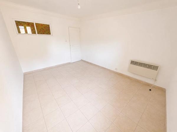 Vente                                                      Maison de ville
                        
                     3 pièces                      71 m2                     à Le Muy