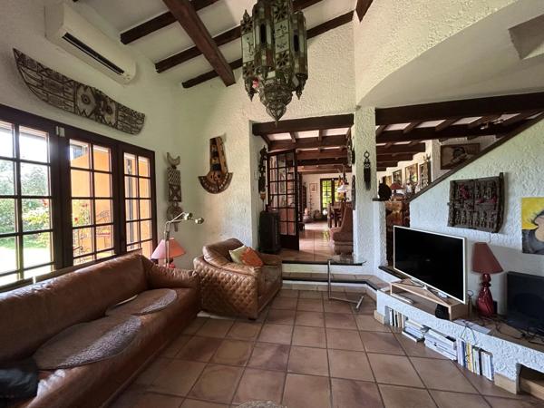 Immobilier Aix-en-Provence (13100) – Propriété 307m2 – 2 100 000 €