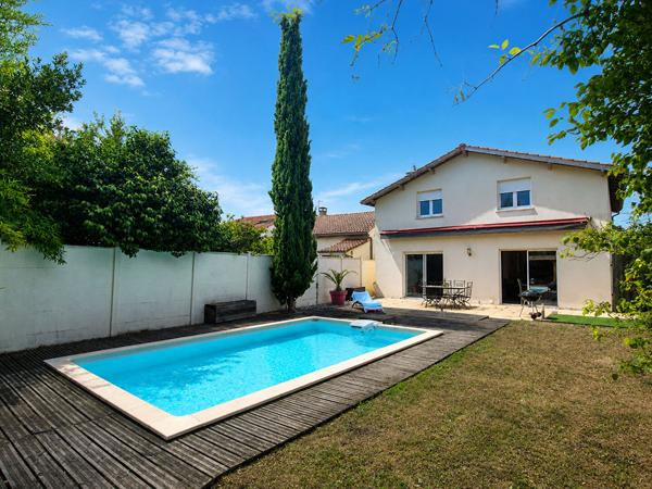 MERIGNAC ARLAC - Maison familiale, 5 chambres avec grand jardin et piscine.