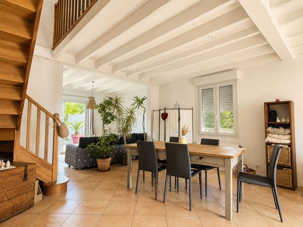 MERIGNAC ARLAC - Maison familiale, 5 chambres avec grand jardin et piscine.