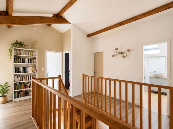 MERIGNAC ARLAC - Maison familiale, 5 chambres avec grand jardin et piscine.