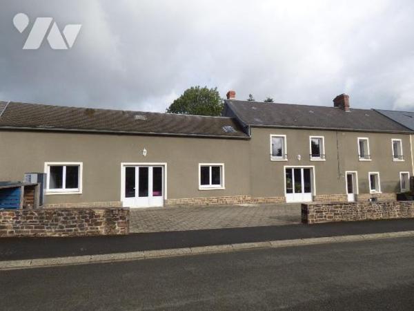 Maison sous ardoises, comprenant :
Au rez-de-chaussée : pièce de vie, dégagement, séjour avec ...