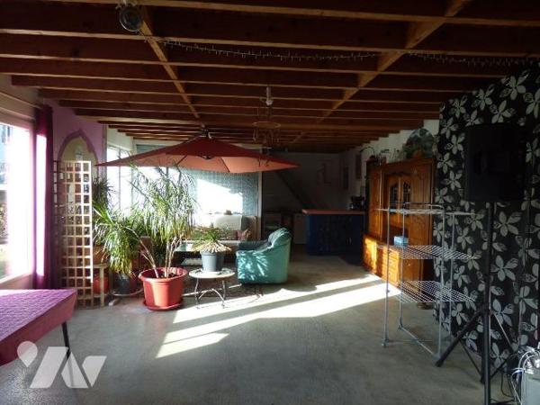 Maison sous ardoises, comprenant :
Au rez-de-chaussée : pièce de vie, dégagement, séjour avec ...